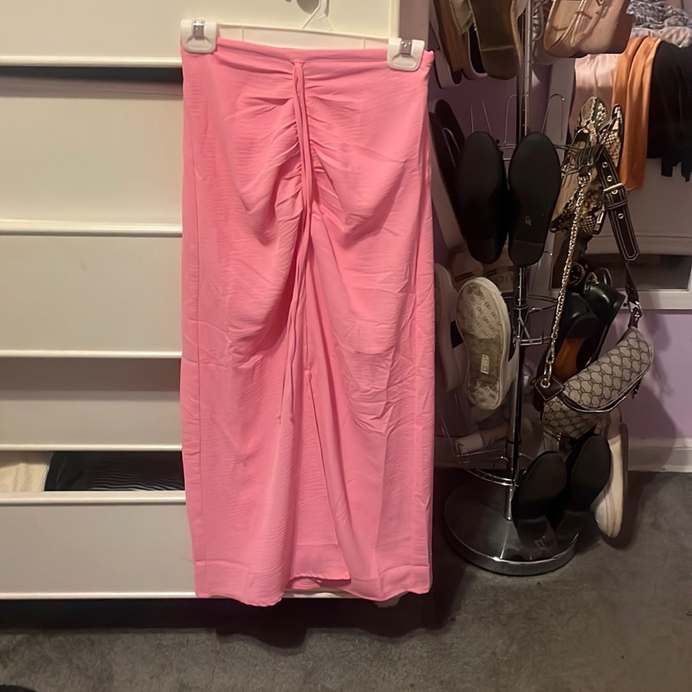 Pink ruched midi skirt with slit